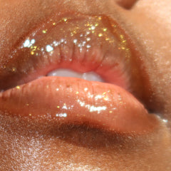 model's lips with cinnamon roll plt