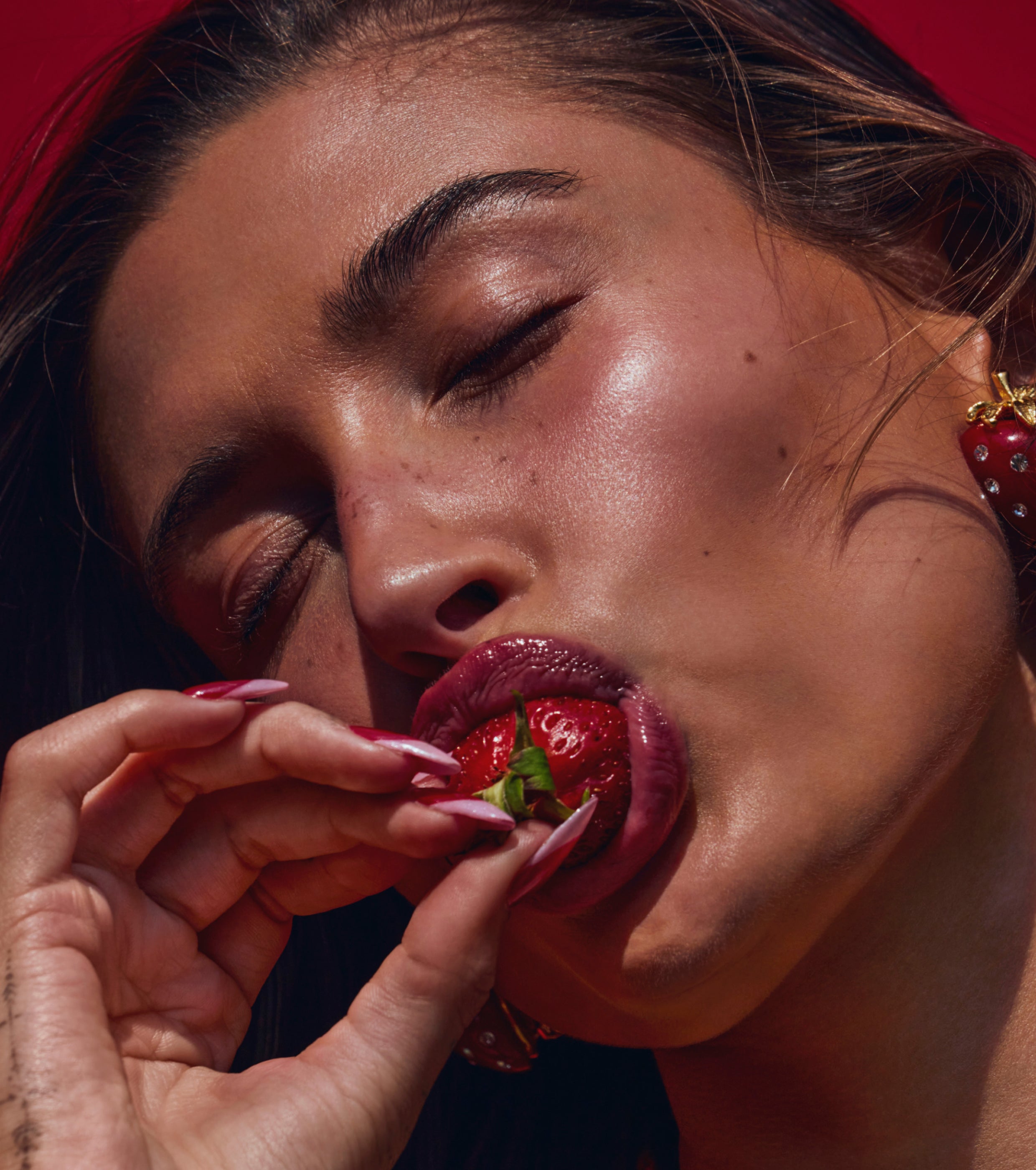 How to Achieve Hailey Bieber's Strawberry Girl Makeup Look